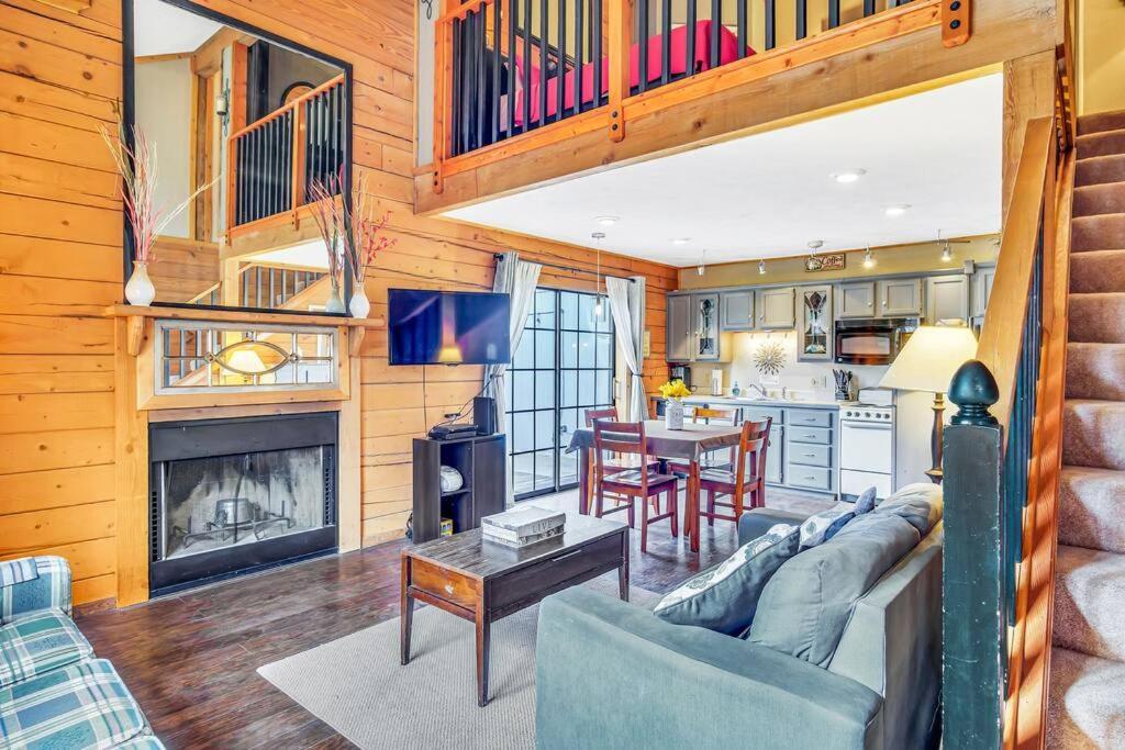 3 Bedroom Log Cabin Condo Close To Everything! Branson Exterior photo